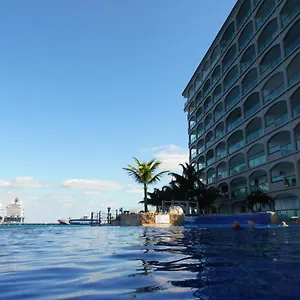 El Cantil Apartahotel